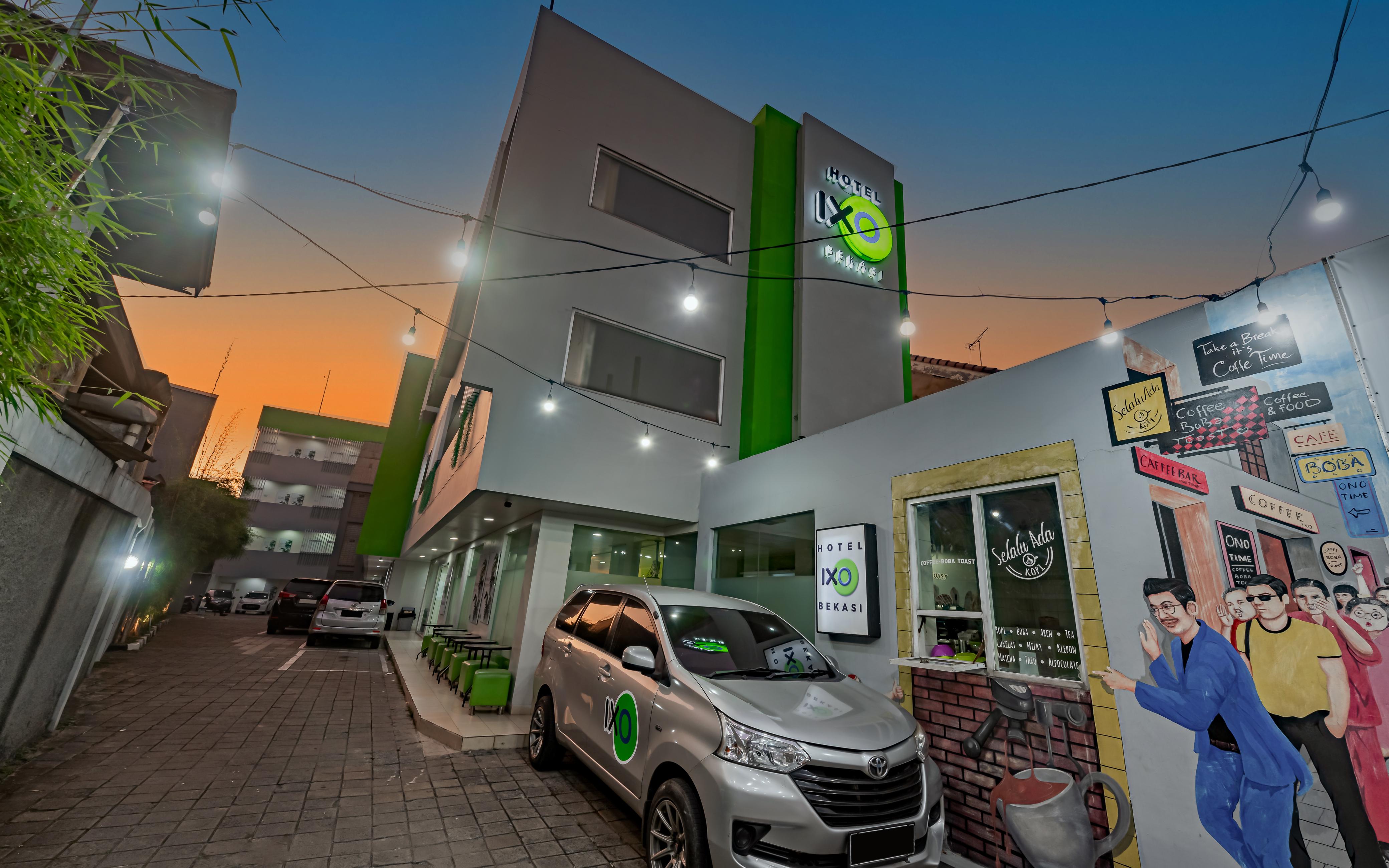 Bangunan Hotel IXO di IXO Hotel Bekasi